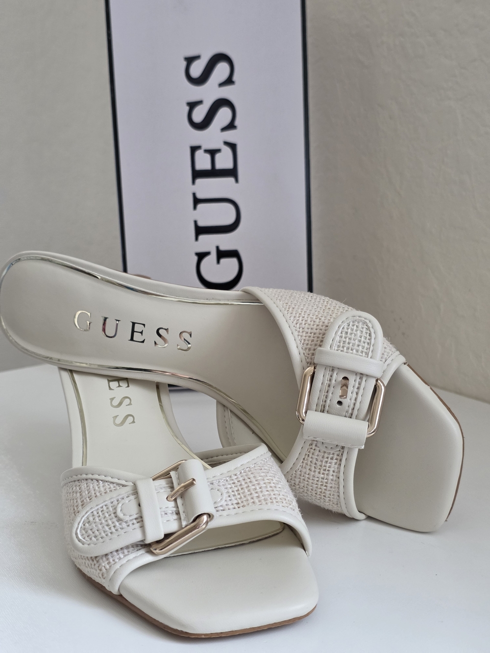 GUESS White Buckle Mule Sandals Woven Upper Dista Buckle Kitten Heel Dress Size7